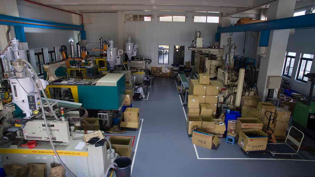 射出成型產線與機台配置